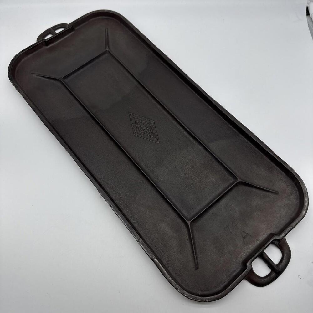 Griswold’s Erie #8 Diamond Logo Cast Iron Griddle 745A Great Condition